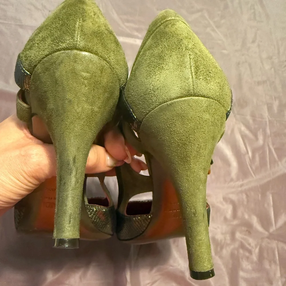 Fendi Green Suede Leather/Gold Metallic Cut Out 4” Pump Heels Size 38/8 $ - Picture 13 of 14
